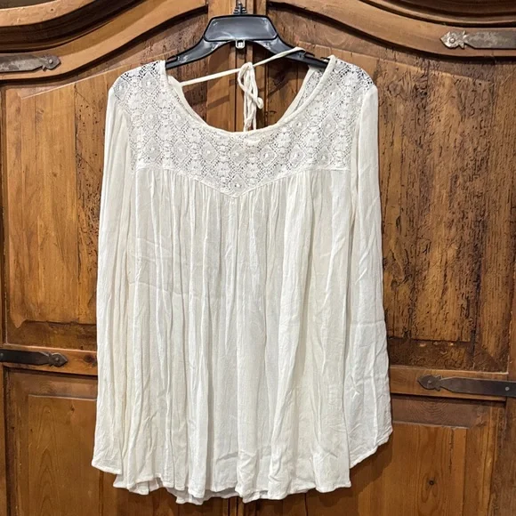 Elegant White flowy Lace Women's Top - Picture 1 of 5